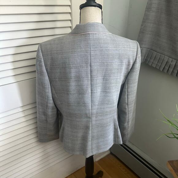 Tahari Skirt Suit Womens 14P Gray Check Pleated Hem Dainty Bow Detail Officewear - Picture 4 of 16